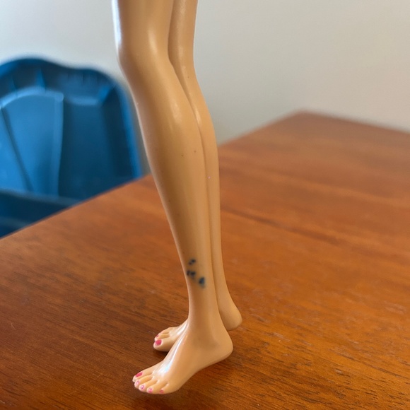 Barbie lot with clothes and accessories - Picture 9 of 9